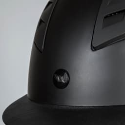 Découvrez Neoz, un casque d'équitation signé Back ON Track équipé du système de sécurité Mips®, en exclusivité sur la boutique ASKARA