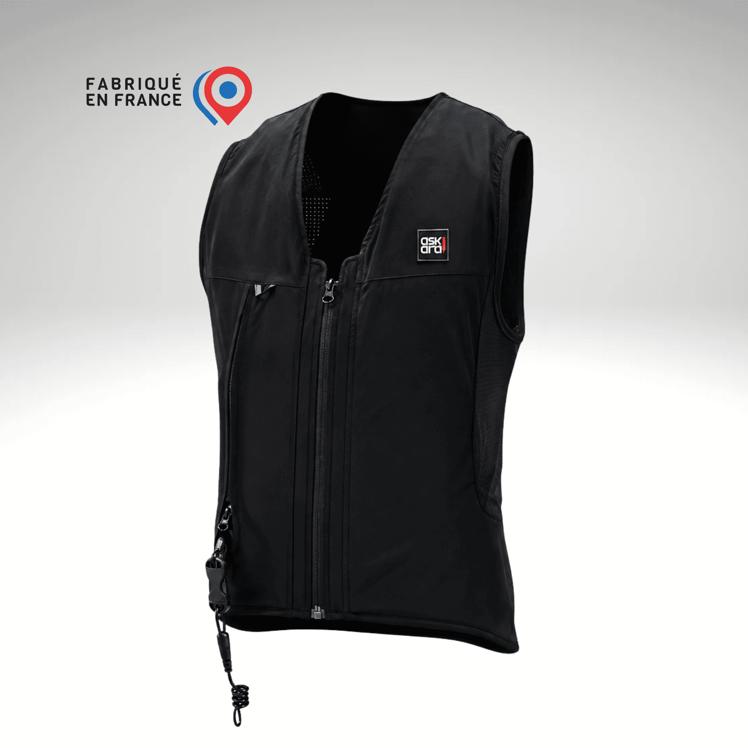 notre airbag d'équitation Rafale offre une large protection airbag des cervicales jusqu'au bas du dos en passant par les organes vitaux, avec un réel maintien du bassin. Que vous soyez compétiteur ou cavalier de loisir, adoptez le confort et l'élégance de notre gilet fabriqué en France