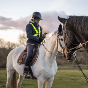 weelight gilet de visibilité pour l'équitation proposé par Askara 100% fabriqué en France