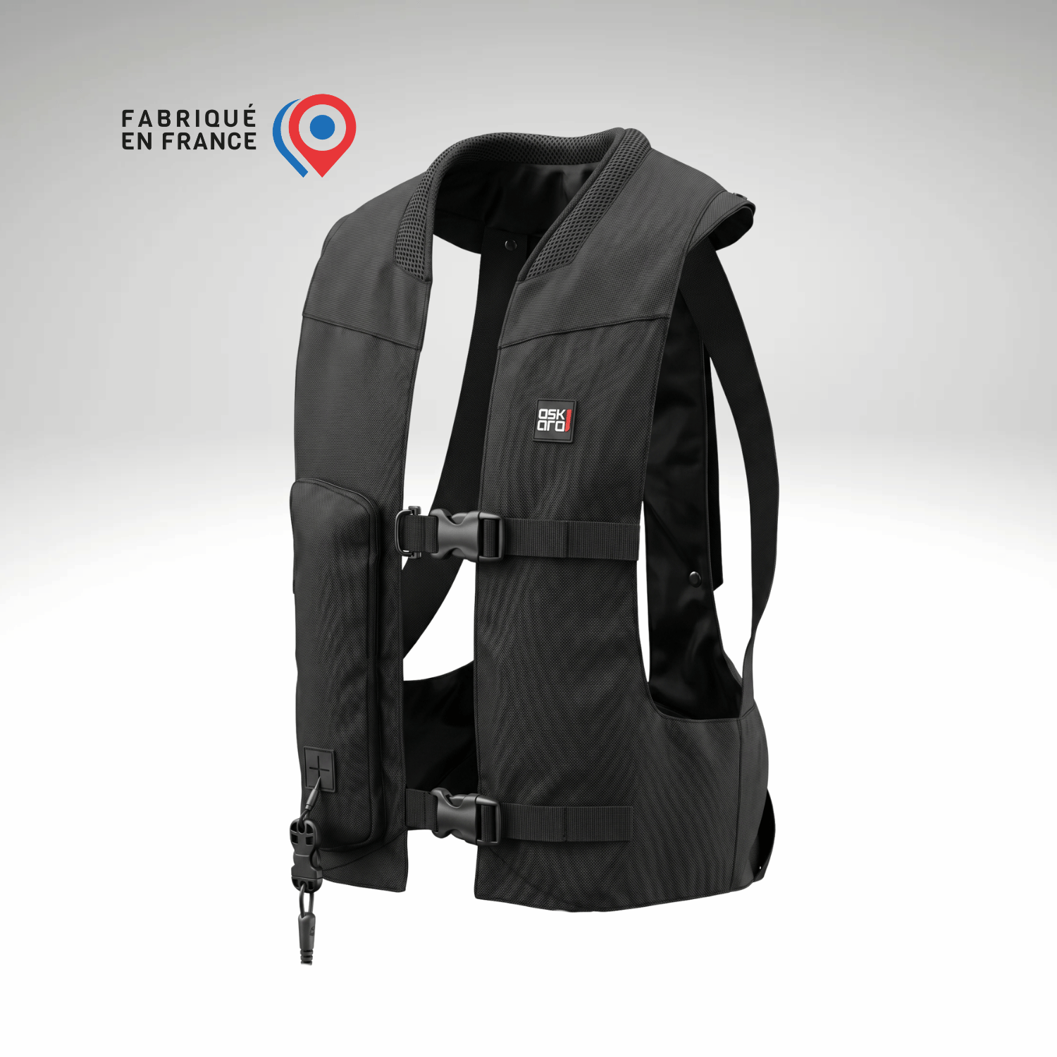 Découvrez le nouvel airbag Askara Mistral. Un gilet de protection équitation 100% Made in France, certifié NF S72-800-2022. Confort, sécurité et ajustement optimal pour tous les cavaliers. Livraison offerte dès 69,00€ !